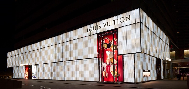 Red Arrow Logistics - Louis Vuitton and other luxury goods manufacturers  are decentralizing their supply chains as global trade barriers rise. Read  more in our recent blog:  #3pl #lvmh #manufacturing  #supplychain