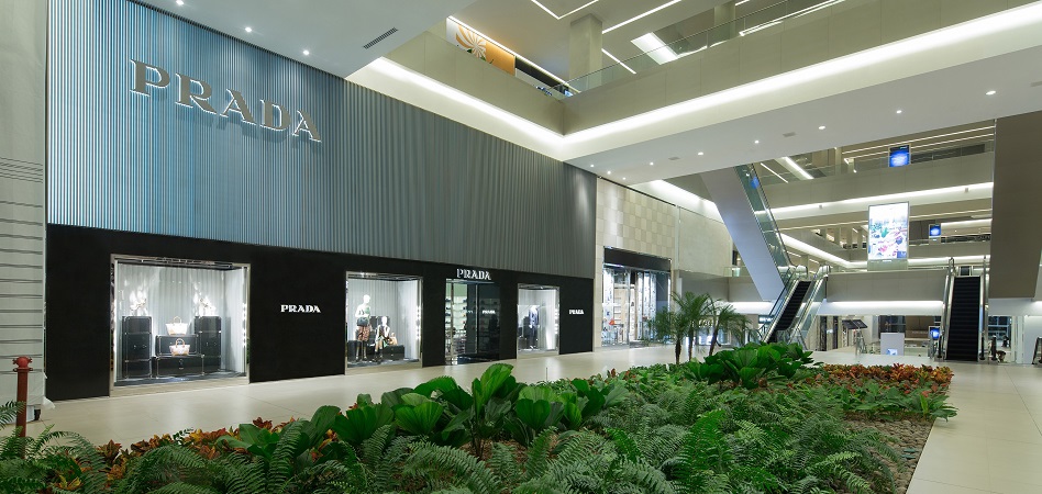 Prada finishes perfume license 